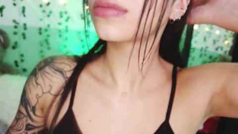 Snapshot of hollyxx_ chatting on 30, 12, 2024 holly online show from 30, 12, 2024