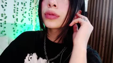 Snapshot of hollyxx_ chatting on 31, 12, 2024 holly online show from 31, 12, 2024