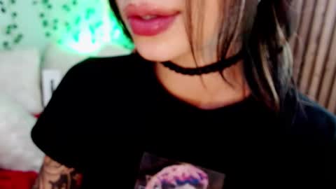 Snapshot of hollyxx_ chatting on 2, 1, 2025 holly online show from 2, 1, 2025