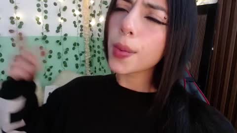 Snapshot of hollyxx_ chatting on 10, 1, 2025 holly online show from 10, 1, 2025