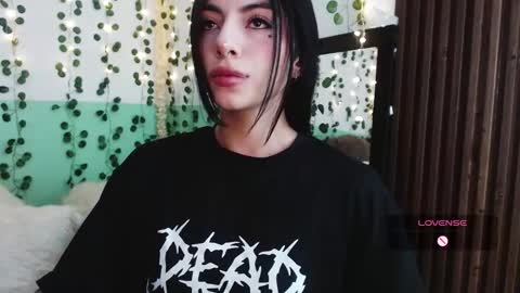 Snapshot of hollyxx_ chatting on 13, 1, 2025 holly online show from 13, 1, 2025