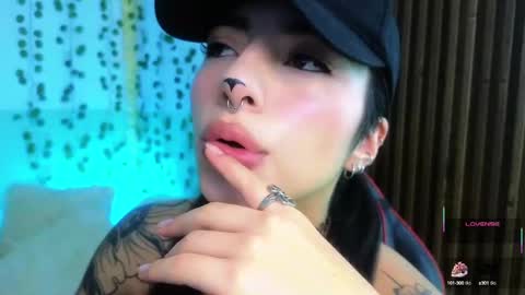 Snapshot of hollyxx_ chatting on 19, 1, 2025 holly online show from 19, 1, 2025