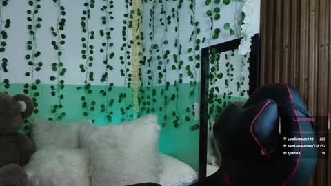 Snapshot of hollyxx_ chatting on 23, 1, 2025 holly online show from 23, 1, 2025