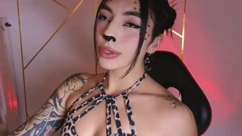 Snapshot of hollyxx_ chatting on 2, 10, 2025 holly online show from 2, 10, 2025