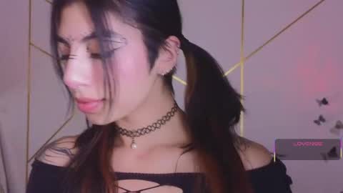Snapshot of hollyxx_ chatting on 2, 11, 2025 holly online show from 2, 11, 2025