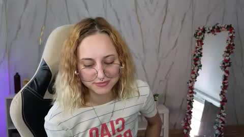 Polly online show from 9, 8, 2026