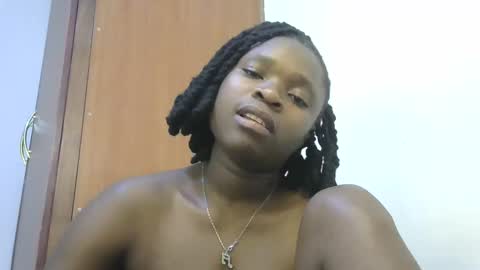 holy_ebony online show from 8, 4, 2026