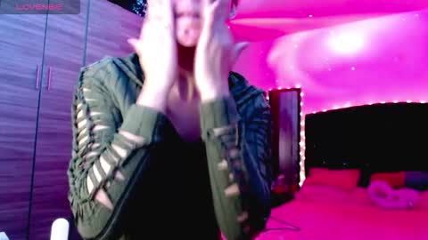 Juli online show from 11, 11, 2025