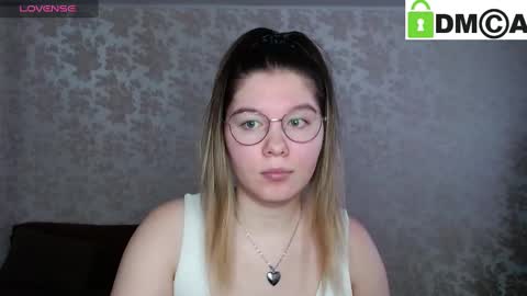 Welcome guys  Pleasure to see you all here  My name is MichaelaTip menu is active Private is open  online show from 6, 1, 2025