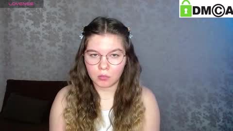 Welcome guys  Pleasure to see you all here  My name is MichaelaTip menu is active Private is open  online show from 29, 1, 2025