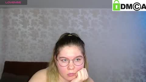 Welcome guys  Pleasure to see you all here  My name is MichaelaTip menu is active Private is open  online show from 31, 1, 2025