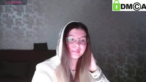 Welcome guys  Pleasure to see you all here  My name is MichaelaTip menu is active Private is open  online show from 5, 3, 2025