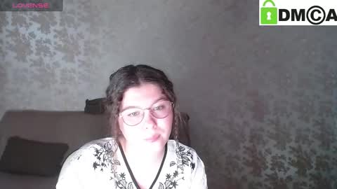 Welcome guys  Pleasure to see you all here  My name is MichaelaTip menu is active Private is open  online show from 10, 3, 2025