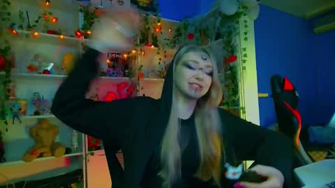 Snapshot of holy_rumi chatting on 1, 11, 2025 Rumi online show from 1, 11, 2025