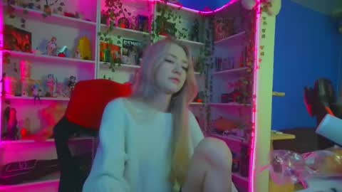 Snapshot of holy_rumi chatting on 14, 11, 2025 Rumi online show from 14, 11, 2025