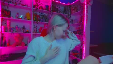 Snapshot of holy_rumi chatting on 16, 11, 2025 Rumi online show from 16, 11, 2025