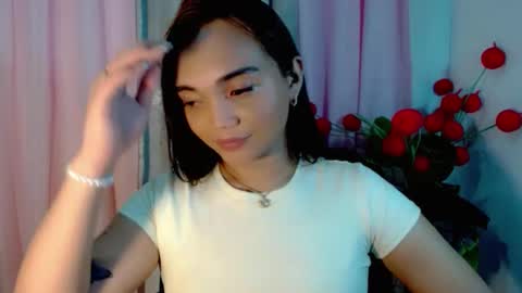 Snapshot of holy_shine chatting on 20, 12, 2025 Bella online show from 20, 12, 2025