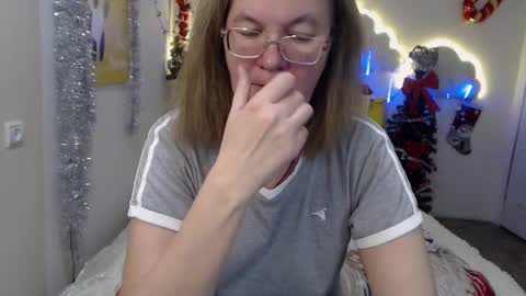 Snapshot of holymilfa chatting on 8, 12, 2024 holymilfa online show from 8, 12, 2024