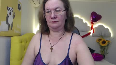 Snapshot of holymilfa chatting on 7, 3, 2025 holymilfa online show from 7, 3, 2025