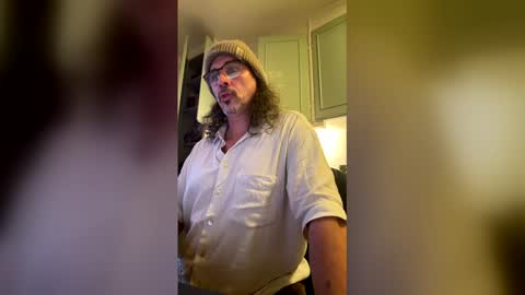 Snapshot of hombresalvatge chatting on 5, 4, 2026 Jaig online show from 5, 4, 2026