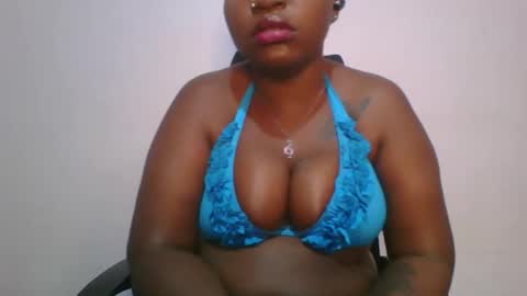 Snapshot of honey_beb chatting on 12, 10, 2025 honey_beb online show from 12, 10, 2025