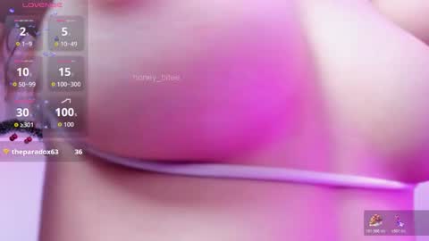 Snapshot of honey_bitee chatting on 16, 12, 2025 Hi Im Annie vic Your dreams came true online show from 16, 12, 2025