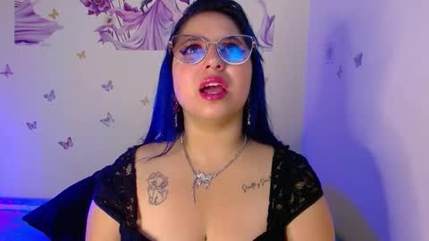 Snapshot of honey_buns_1 chatting on 1, 10, 2025 mimi online show from 1, 10, 2025