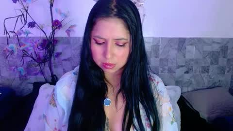 Snapshot of honey_buns_1 chatting on 16, 12, 2025 mimi online show from 16, 12, 2025