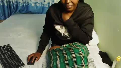 Snapshot of honey_caddy chatting on 5, 7, 2026 honey_caddy online show from 5, 7, 2026