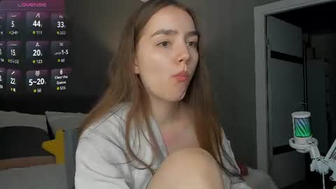 Snapshot of honey_chantal chatting on 16, 6, 2026 Chantal online show from 16, 6, 2026