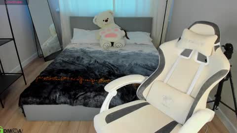 Honey online show from 11, 4, 2026