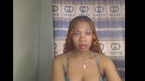 Snapshot of honey_dollxx chatting on 13, 9, 2025 Flora online show from 13, 9, 2025