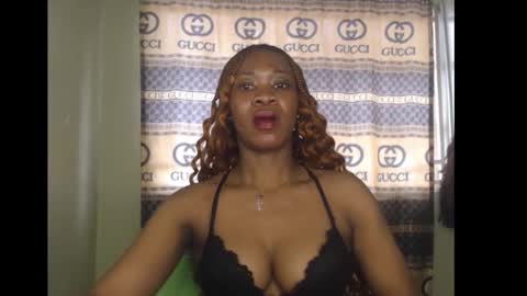 Snapshot of honey_dollxx chatting on 21, 9, 2025 Flora online show from 21, 9, 2025