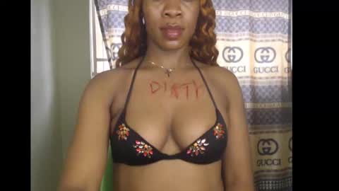 Snapshot of honey_dollxx chatting on 22, 9, 2025 Flora online show from 22, 9, 2025