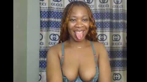 Snapshot of honey_dollxx chatting on 29, 9, 2025 Flora online show from 29, 9, 2025