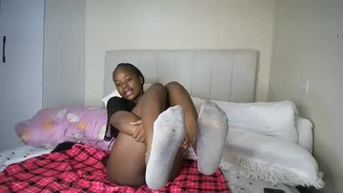 Snapshot of honey_drop1 chatting on 7, 1, 2026 honey drop online show from 7, 1, 2026