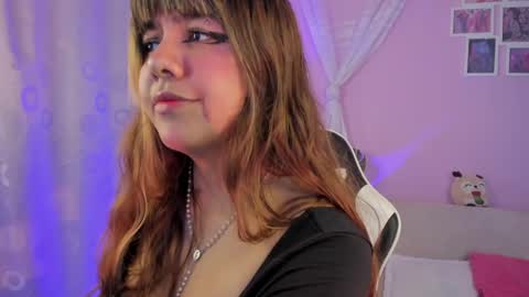 Snapshot of honey_m0on chatting on 11, 4, 2026 Milenka online show from 11, 4, 2026