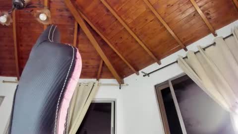 Snapshot of honey_sunshine7 chatting on 26, 11, 2025 Isabella online show from 26, 11, 2025