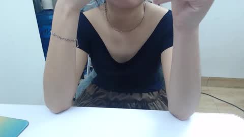 Snapshot of honeybaby2k chatting on 25, 11, 2025 honeybaby2k online show from 25, 11, 2025