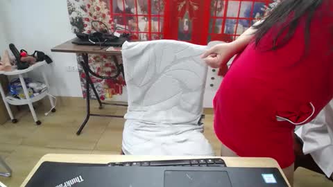 Snapshot of honeybaby2k chatting on 2, 12, 2025 honeybaby2k online show from 2, 12, 2025