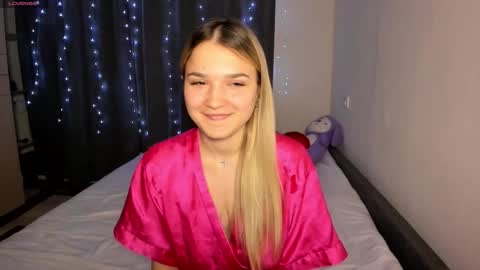 Snapshot of honeybunnyyy_ chatting on 27, 3, 2026 HoneyBunny online show from 27, 3, 2026