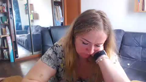 Snapshot of honeydewmolly chatting on 23, 5, 2026 HoneydewMolly online show from 23, 5, 2026
