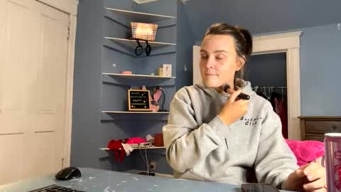 HoneyDrippinBunny online show from 4, 5, 2026