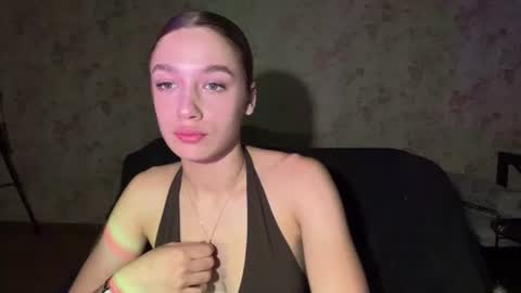 Snapshot of honeylune_ chatting on 24, 7, 2026 Lovia online show from 24, 7, 2026