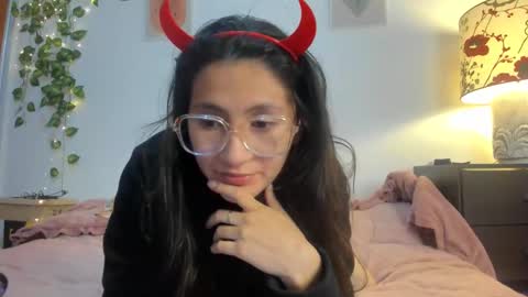 Snapshot of honeymoon1212 chatting on 30, 10, 2025 Mila K online show from 30, 10, 2025