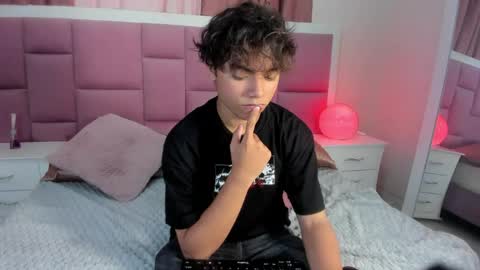Snapshot of honeymoon_sariel chatting on 5, 6, 2026 honeymoon_sariel online show from 5, 6, 2026