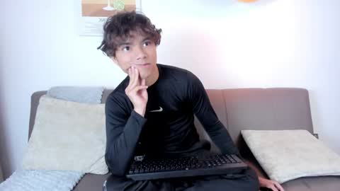 Snapshot of honeymoon_sariel chatting on 17, 6, 2026 honeymoon_sariel online show from 17, 6, 2026