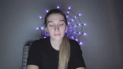 honeyveil online show from 8, 11, 2025