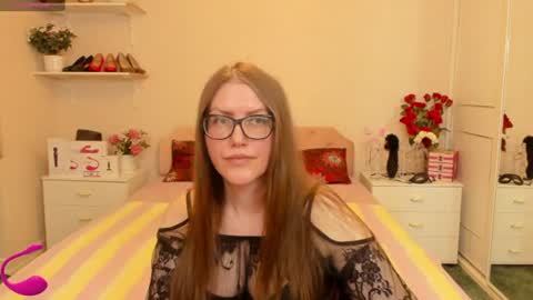 Snapshot of honeywinexs chatting on 14, 6, 2026 honeywinexs online show from 14, 6, 2026