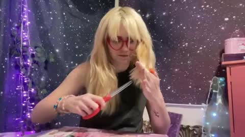 Emi Rose online show from 8, 1, 2025